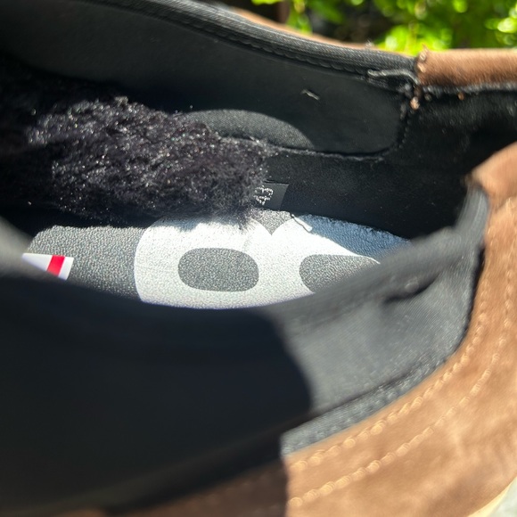 P448 BABY MOC SUEDED LEATHER
SHEARLING LINED CHOCOLATE
SNEAKER. NIB $245. 10/43 - Picture 12 of 15